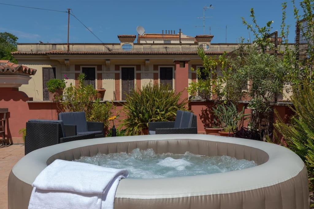 Penthouse With Jacuzzi On Private Terrace In Trastevere 로마 외부 사진