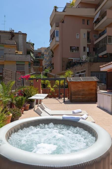 Penthouse With Jacuzzi On Private Terrace In Trastevere 로마 외부 사진