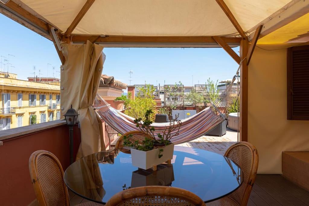 Penthouse With Jacuzzi On Private Terrace In Trastevere 로마 외부 사진