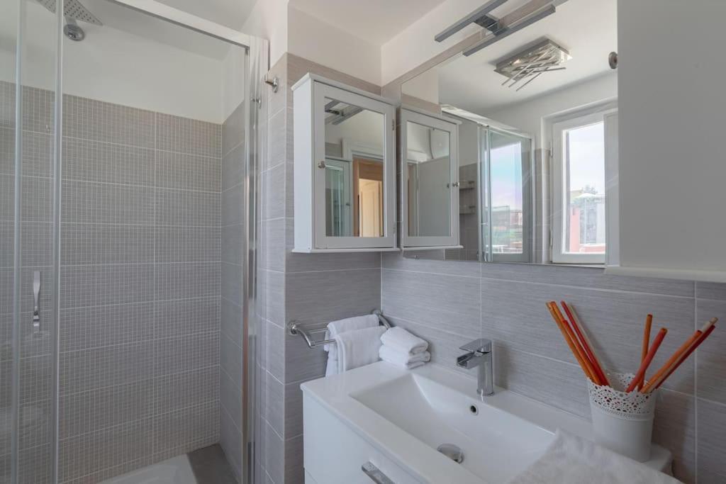 Penthouse With Jacuzzi On Private Terrace In Trastevere 로마 외부 사진